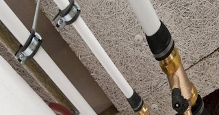 Замена труб водоснабжения в квартире: цена от 2032 руб. - СантехДомСвт